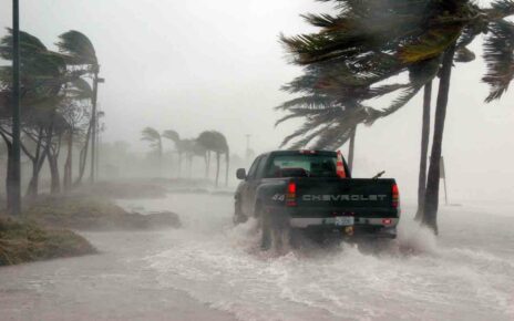 США: сезон ураганов открыт — свирепая «Лаура»